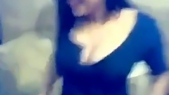 Leaked Video Of Mature Asian Girlfriend And Nude Commutation In University Hostel Room
