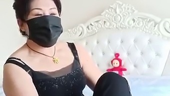 Asyalı Olgun Milf Cinsel Tatmin Istiyor