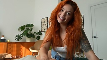 Sinatra Monroes Store Naturlige Pupper Og Ferdigheter Med En Munn Er På Utstilling I Denne Amatørvideoen.